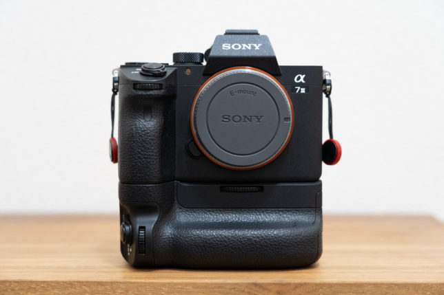 カメラ デジタルカメラ SONY α7iii VG-C3EM縦グリップレビュー なぜ中華製よりあえて純正を 