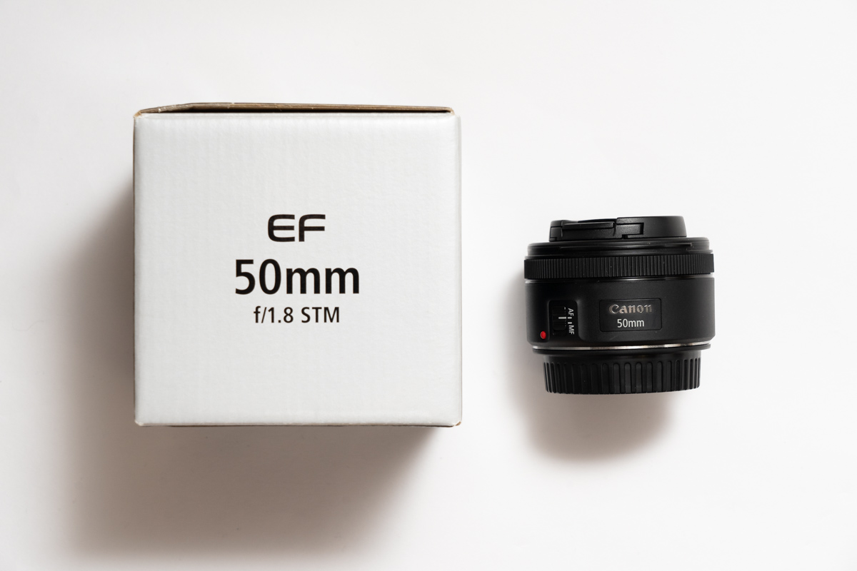 EF50mm F1.8 STMのレンズフードには、セクシーな純正ES-68を。レビュー 