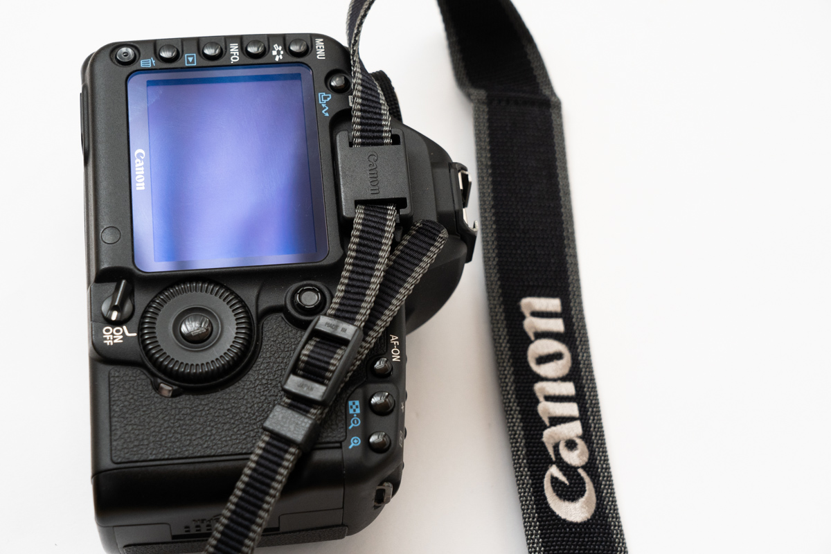 フィルムカメラに同時代Canon純正ネックストラップL3がぴったり！EOS7 